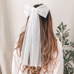 Tulle Pearl bow hair clip / veil